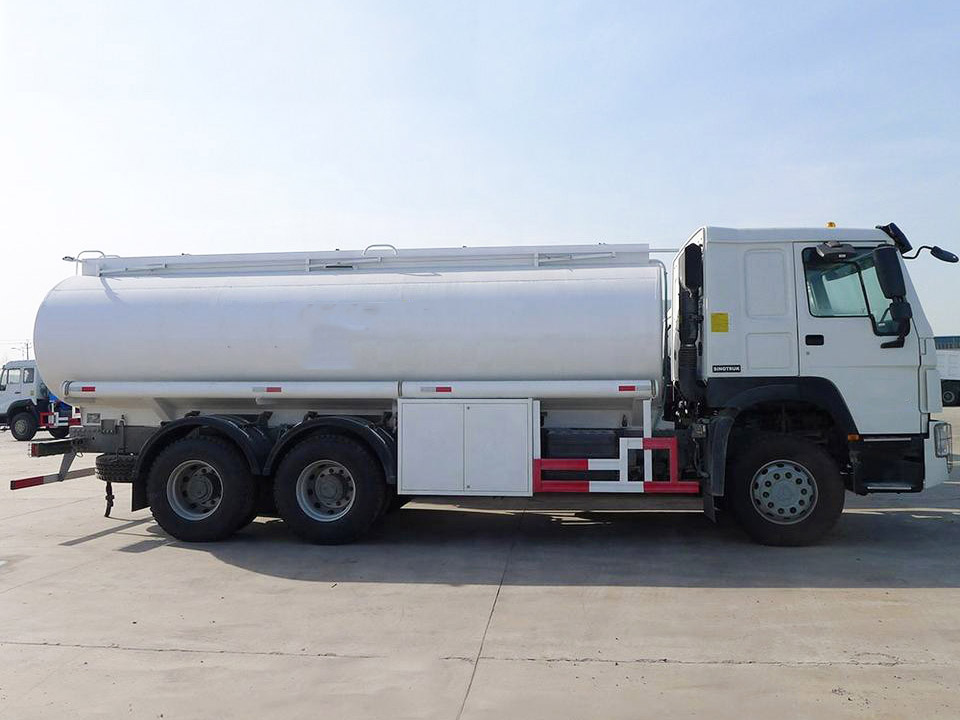 Sinotruk Howo 6×4 Oil Tank Truck插图