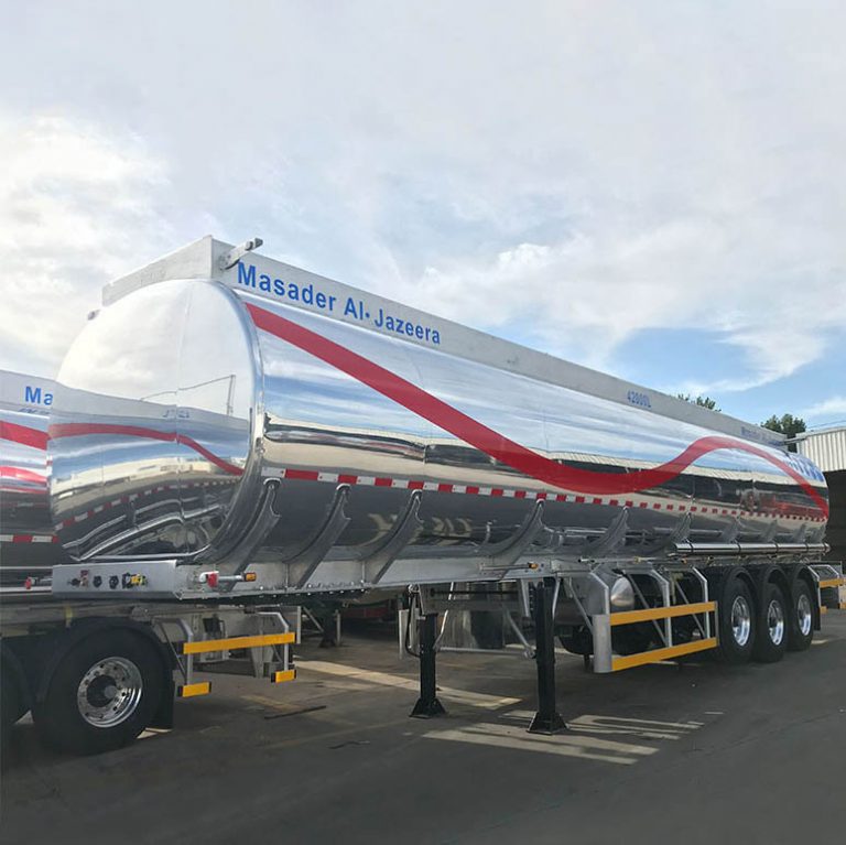 Fuel-Tanker-Trucks-for-Sale-Tri-Axle-Oil-Trailer-Fuel-Semi-Tanker-Trucks-for-Sale-4