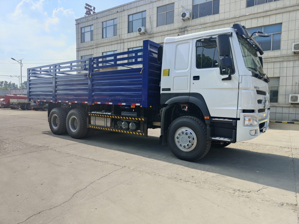 Sinotruk HOWO 6X4 Lorry Fence Cargo Truck插图